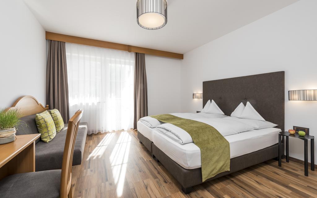 Hotel Vinschgerhof Silandro Esterno foto